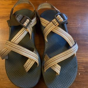 Women’s Chacos size 9